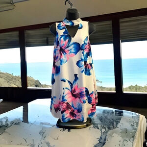 Peach Love California Floral Mock Neck Cutout Sleeveless Shift Mini Dress White